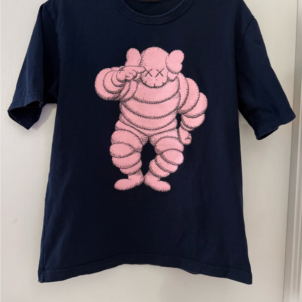 KAWS Original Fake Chum Tee Size 2 (Japanese fits like Medium Unisex) Navy/Pink